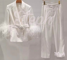 Load image into Gallery viewer, BCO - Blazer / Pant Con Plumas • LaPoin